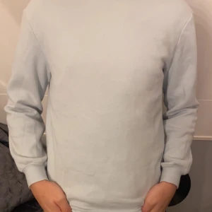 Sweatshirts  - Säljer min brorsas sweatshirts som han nästan aldrig använt💕💕bra skick 💕1 för 50 båda för 80