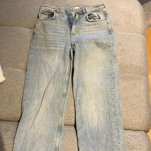 Säljer mina knappt använda jeans pga att dom är för små :(