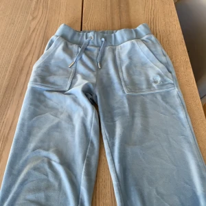 Ljus blå juicy - Säljer mina ljus blå juicy conture färgen blå tror jag storlek xxs 