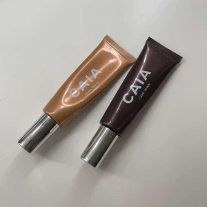Caia bronzer & highliter - Säljer Caias Liquid Bronzer i färgen Cape Town och Liquid Highlighter i färgen pearl swirl. 🫶 De båda är endast testade men var inget för mig. Säljer tillsammans för 175kr eller separat för 100kr. Köpare står för frakt! 🥰
