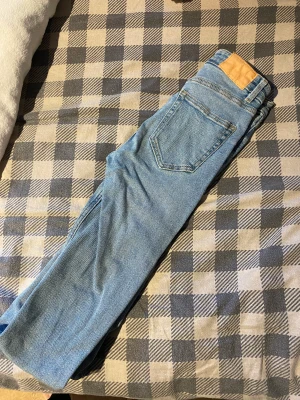 ZARA jeans - Använd skick Skinny ljusblåa jeans 