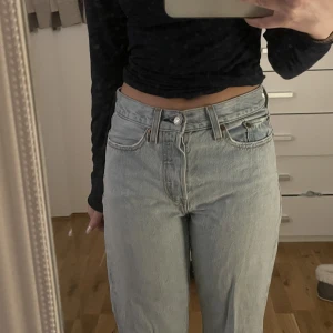Levis jeans - Levis wedgie straight. Lågmidjade jeans. Dessa är tyvärr för små för mig. Köparen står för frakten💞