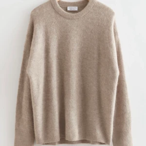 & Otter Stories stickad tröja - Säljer en stickad tröja från &Otter stories. Den e endast provad så prislapp finns kvar. Storlek S.