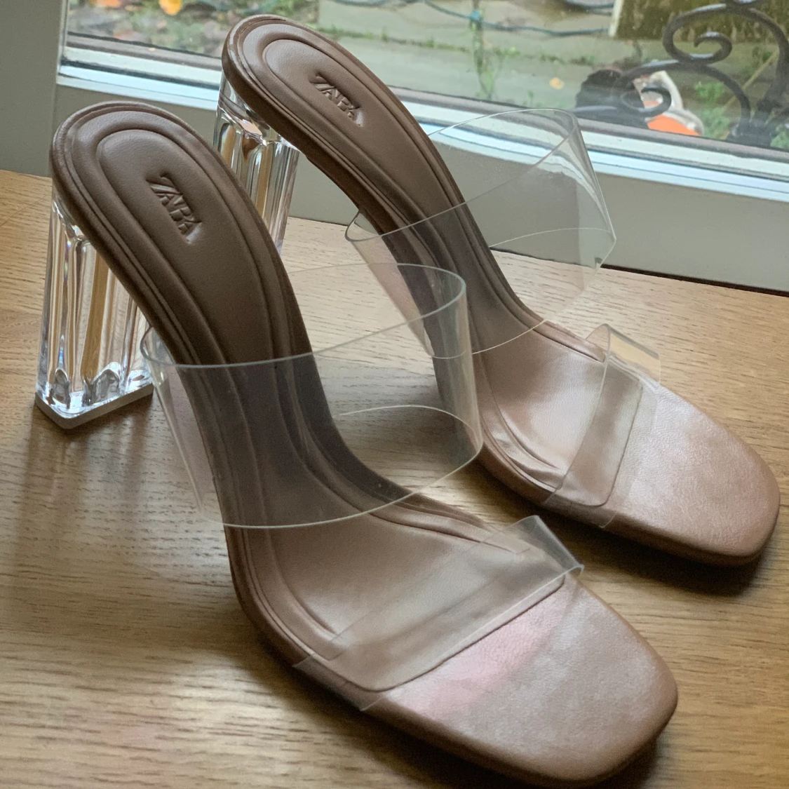 Oanvända klackskor  - 91