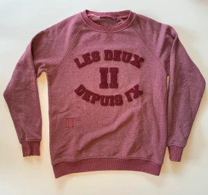 Les Deux tröja  - Fin Les Deux tröja som inte används längre då jag har blivit lite för stor för den. 