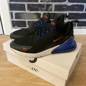 Nike air max 270  - Storlek 44 men ganska små i storleken. Använda fåtal gånger.  Cond 9/10 