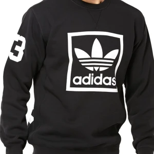 adidas tröja - första två är lånade bilder! adidas originals crew sweatshirt i storlek S men passar som en stor M 