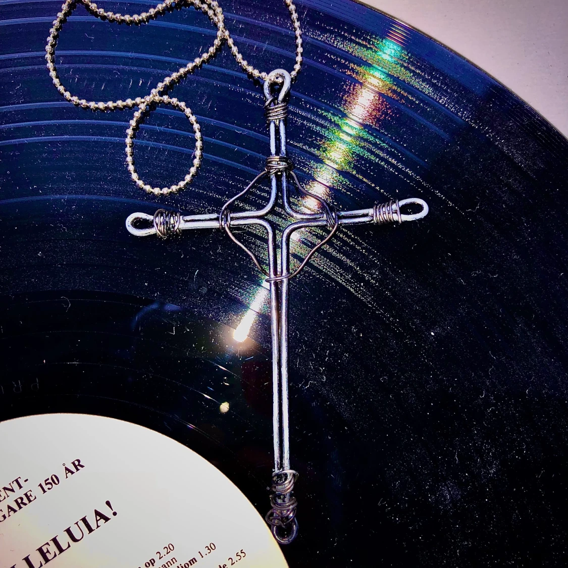 Kors av härdat stål - 90