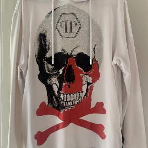 En Philipp Plein hoodie i bra skick. Nypris ca 9000 Mitt pris: 3500