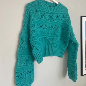Stickad tröja - Stickad tröja från Gina Tricot. Tecken på användning finns, men generellt fint skick
