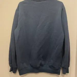 Blå sweatshirt från hm i storlek M. Inga defekter