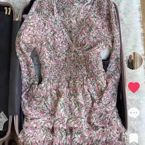 Zara klänning - Säljer denna super fina zara klänningen i storlek M, passar S också! 💕💕 bra skick!!