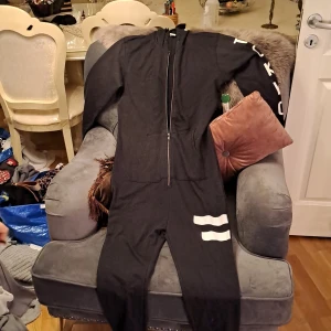 Onepiece - Säljer en onepiece i nytt skick då den aldrig kommer till använding. Köpt för 400 kr