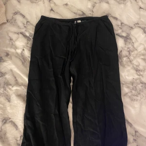 Linnebyxor  - Säljer dessa jättefina linnebyxor från hm. Dom är aldrig använda utan endast testade 