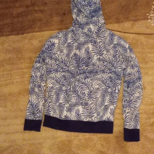Blue white flowers covert sweatshirt with is good for any event. - The sweatshirt is been worn 3 time , still looks really nice.