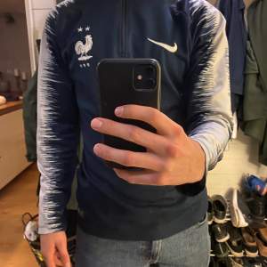 As clean långärmad tröja från franska landslaget 2018 Storlek M
