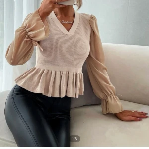 Blus  - Säljer denna helt oanvända blusen köpt på SHEIN