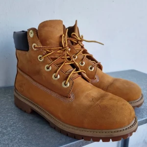Timberlands  - Säljer mina timberlands i den klassiska modellen. Pris kan diskuteras vid snabb affär. Pm för mer info  