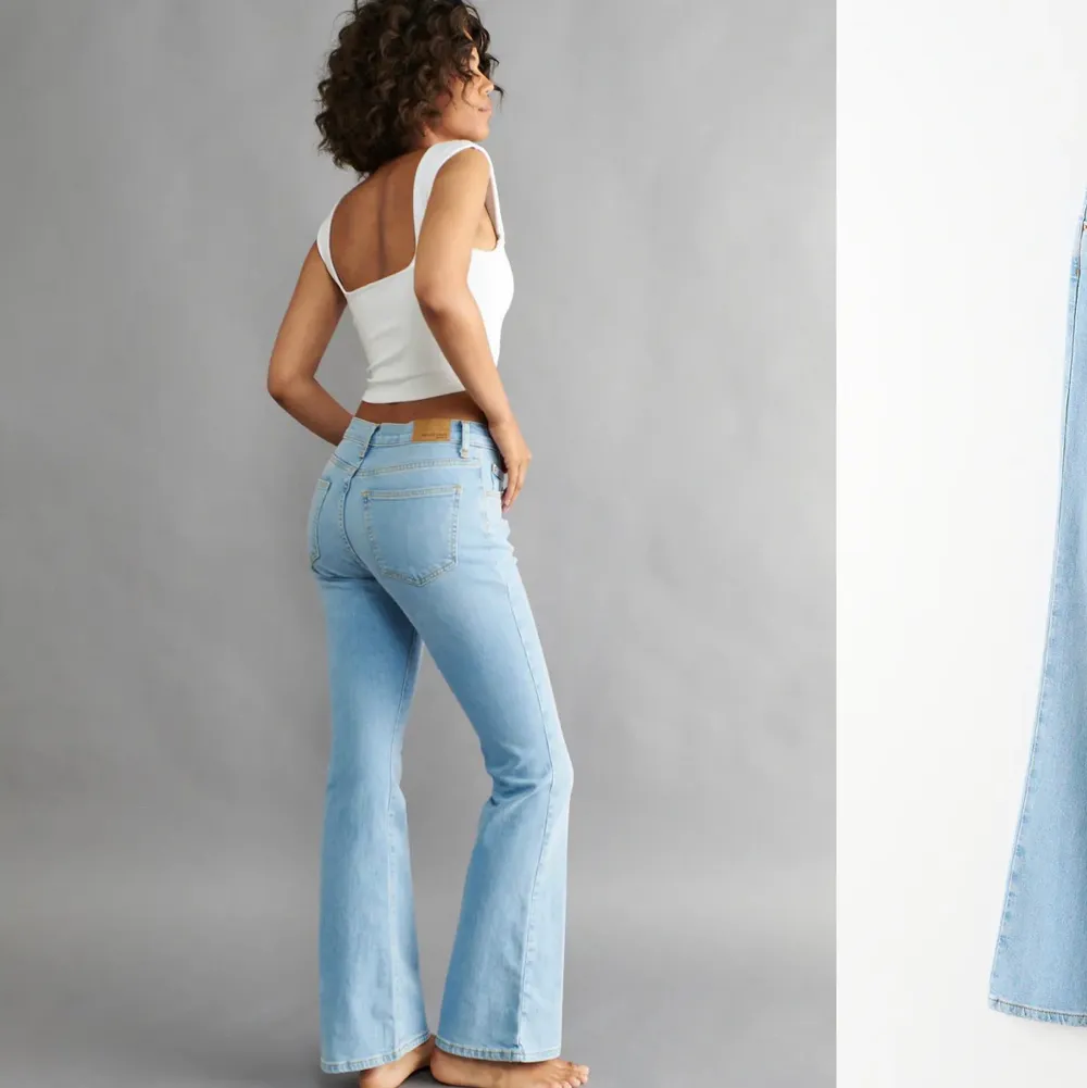 Säljer mina low waist bootcut jeans från Gina tricot. Endast använda 2 -3 gånger, säljer för att dom knappt kommer till användning. 🫶🏼. Jeans & Byxor.