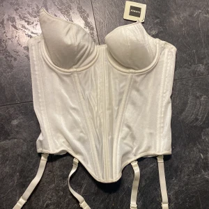 Korsett vit - Jätte fin aldrig använd lappen kvar