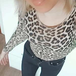 Leopard boddy - Fin leopard boddy från HM. Skriv för mer bilder