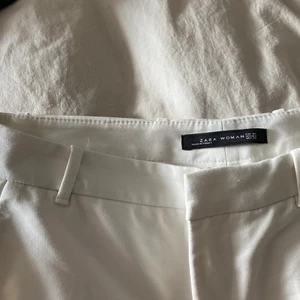 Kostymbyxa - Säljer dessa super fina kostymbyxorna från zara, säljer då jag inte kan ha dom längre☺️ 150kr + frakt