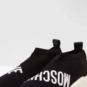 Love mochino skor - I bra skick använt 2 gånger. 