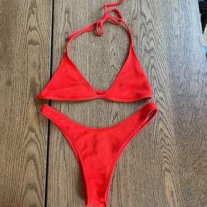 Jättefin röd bikini som tyvärr är för liten på mig. Använd fåtal gånger🫶🏼