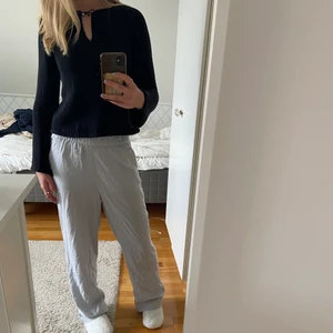 Stickad tröja💓 - Jätteskön stickad tröja, som man kan ha på olika sätt💓 säljer för att den tyvärr börjar bli för liten för mig😇