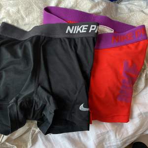 2st nike pros i olika färger. Bra att ha under kjol eller till träning i sommar. 