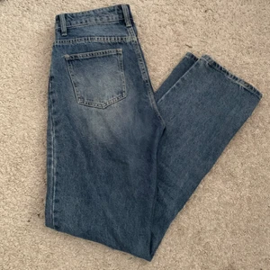 Jeans - Raka långa jeans, passar mig som är 177 lång