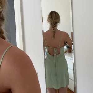 ljusgrön klänning - Säljer denna ljusgröna klänning i storlek xs 💗 aldrig använd 