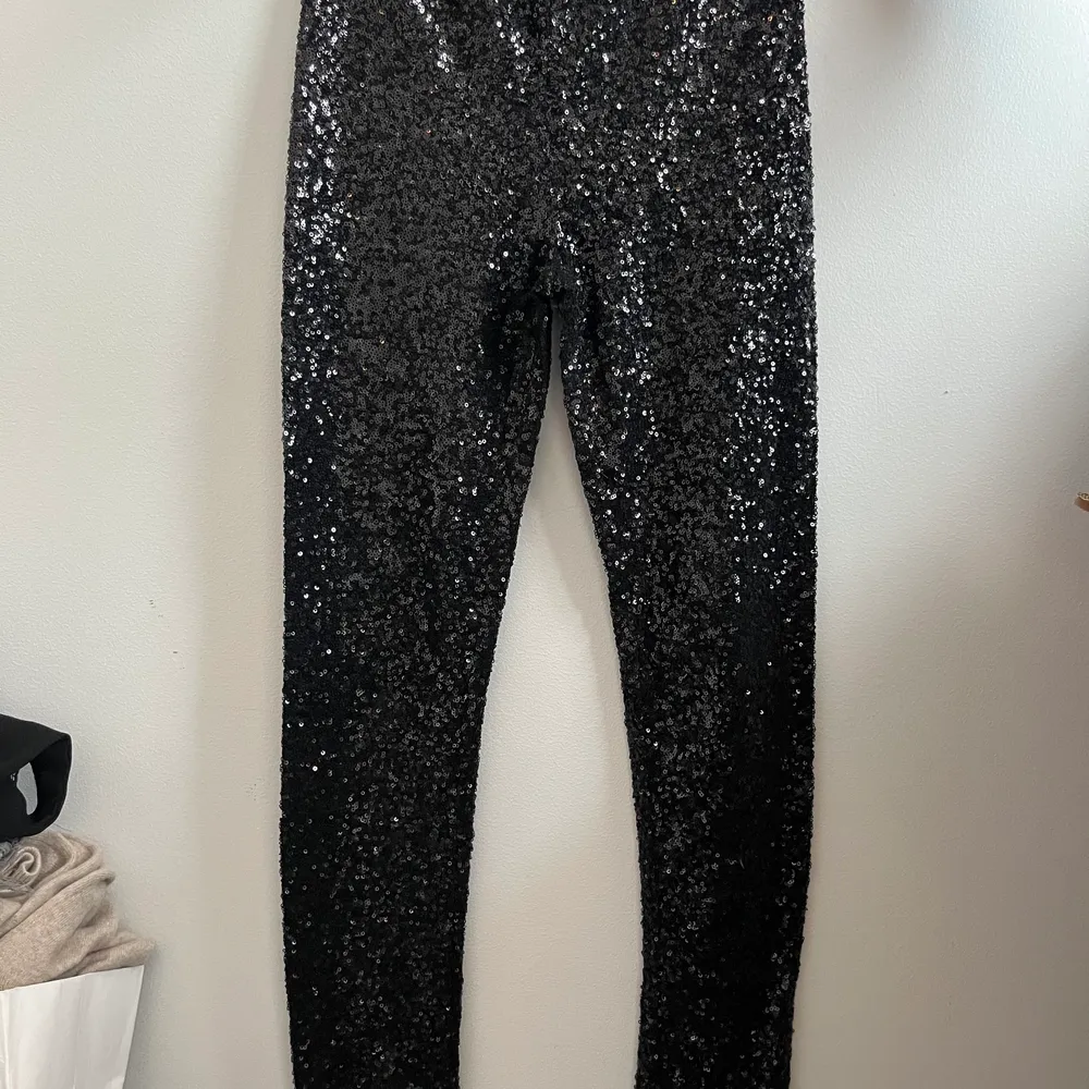 Leggings with sequins size 34. Jeans & Byxor.