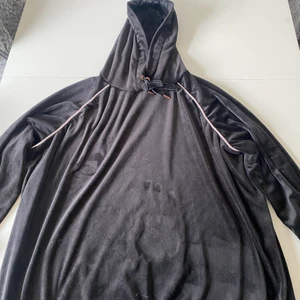 Hunkemöller sett - Väldigt fint men kommer inte till användning. Det är bra material och det är väldigt mjukt och stretchiga! (Det är Xl i både byxorna och tröjan) 