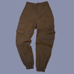 Beige cargo-pants - Baggy cargo pants från Pull&Bear 🙌