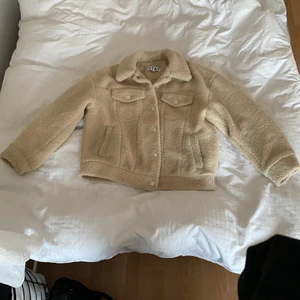 Teddy jacka  - Mysig Teddy jacka från Stay, köpt på Carlings. 