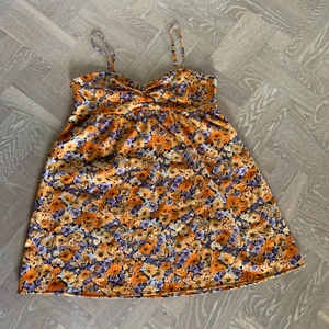 Klänning - Gullig klänning från hm! Frakt 45 kr💞