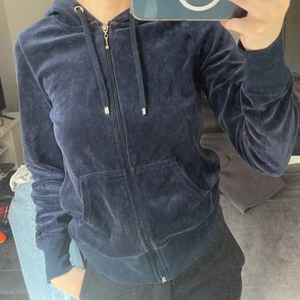 Velour-hoodie - Velourhoodie från Cubus i strl xs💗