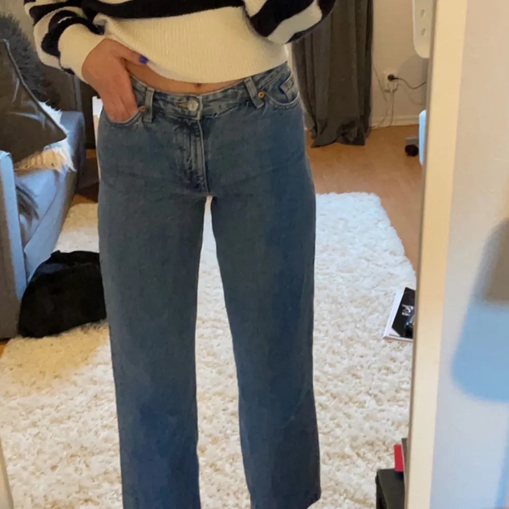 As fina jeans men är tyvärr för korta på mig som är 175. Ni betalar för frakten. Jeans & Byxor.