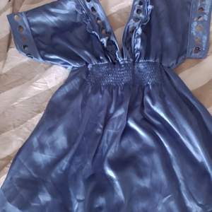 Blå klänning storlek M 