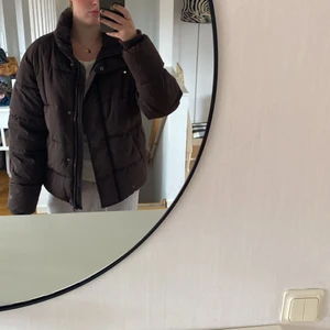 Nästan intill oanvänd brun dunjacka❤️ - Nästan intill oanvänd dunjacka från Dobber med hög krage! Köpte i vintras:) 