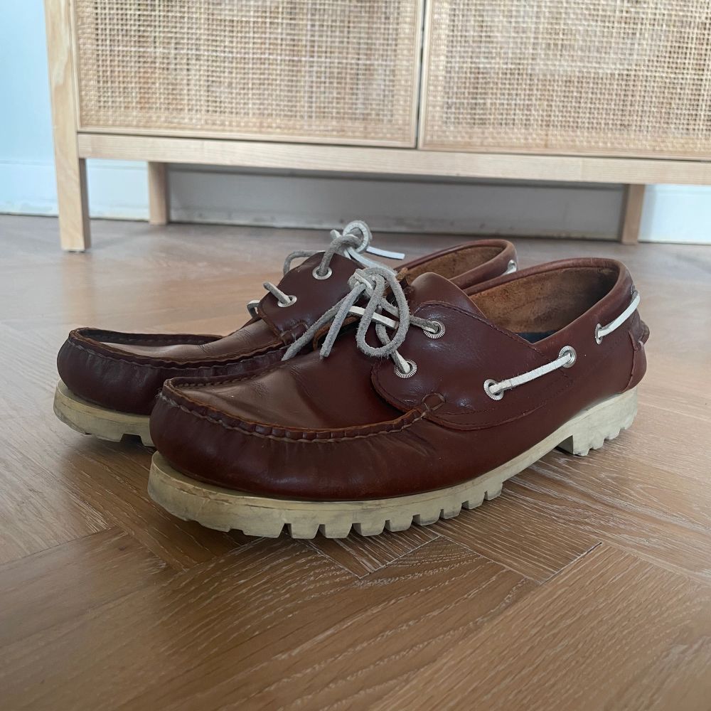 Riktigt snygga skor från märket A.P.C Stl 42,5 och bra skick. Skor.