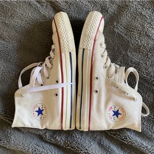 Converse - Tyvärr för små för mig. Helt nyskick därav priset