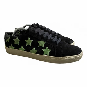 Saint laurent sneakers 42 - Saint laurent sneakers i storleken 42.  Skick: 9/10 Nypris: 4800kr Mitt pris: 2500kr