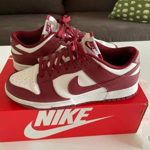 Nike dunk team red Used 1 time No signs of use 1650kr Eu41 us8