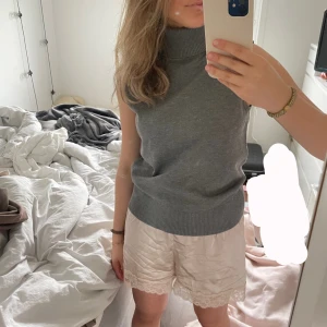 Grå tröja - Mysig grå tröja💓 köpt direkt för 160 + frakt vid snabb affär