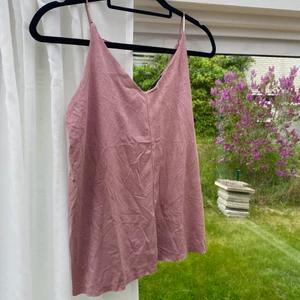 Rosa topp - Köparen står för frakt, kan även mötas upp i Stockholm!🌸