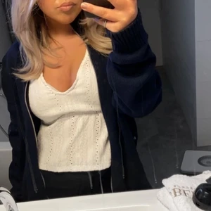 Sommartopp från pull&bear - Intressekoll på denna superfina topp, säljer endast vid bra bud!💕