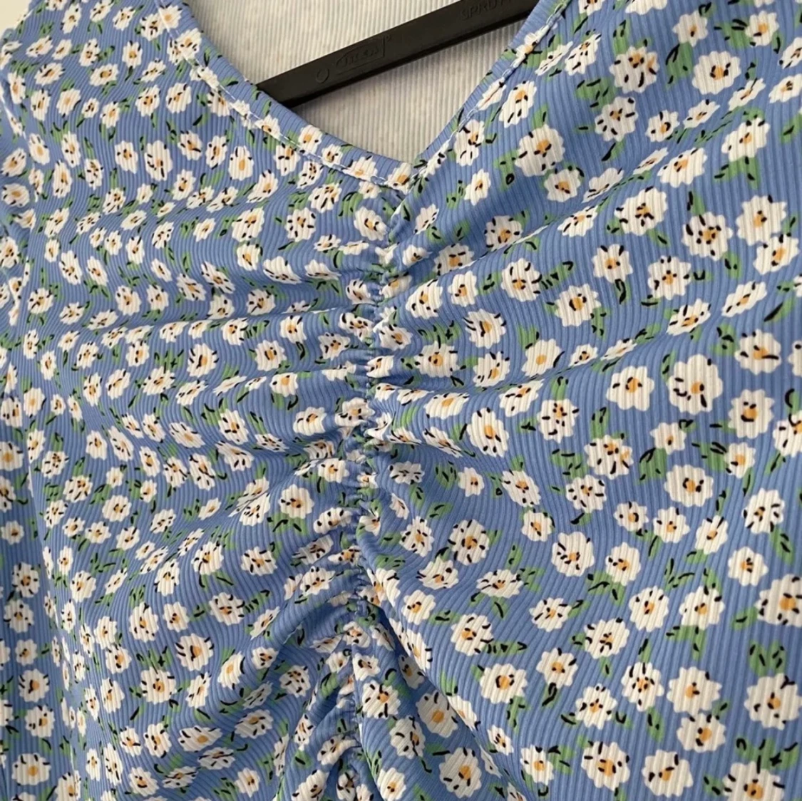 Blommig tröja  - 91