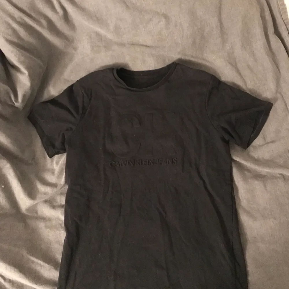 Calvin clein T-shirt i storlek 170. T-shirts.